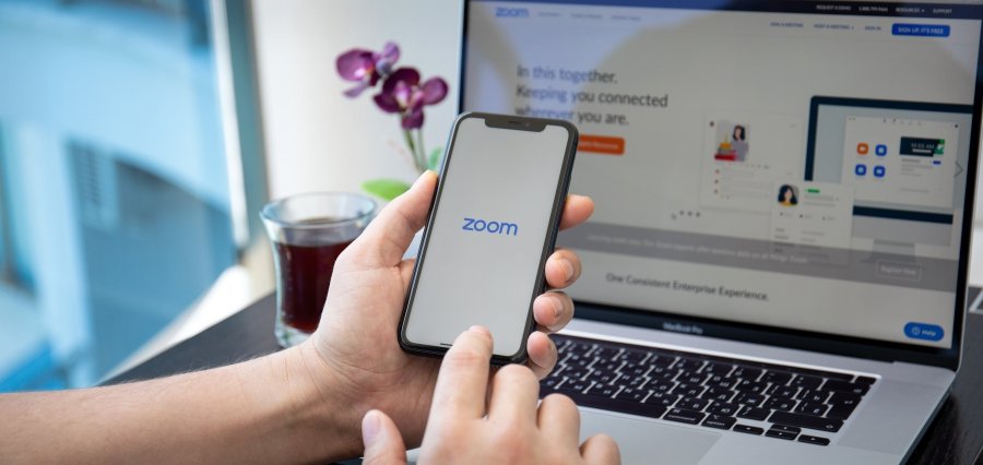 You are currently viewing Zoom Shares Jump 11% as Anthropic Investment Seen Valued Up to $4 Billion